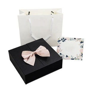 Caja de Regalo Magnética con Tapa Abatible Doble, para Chocolates y Flores, con Cinta para Atar en un Lazo - Product Image 4
