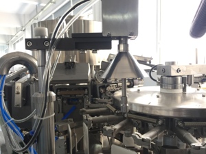 Machine d'emballage automatique rotative continue <span class=keywords><strong>sous</strong></span> <span class=keywords><strong>vide</strong></span> LINPACK pour sachets préformés, idéale pour les saucisses et les noix - Product Image 4