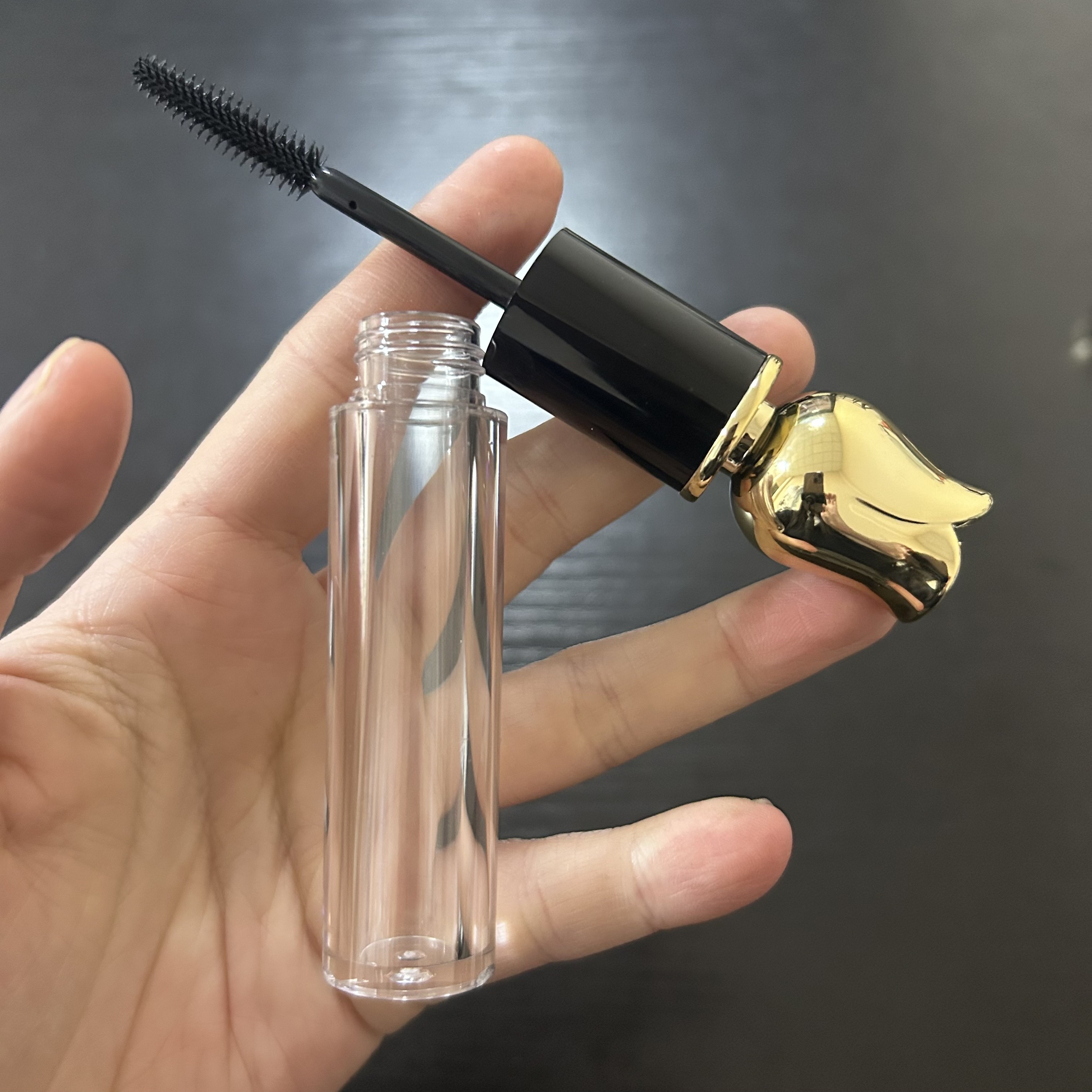 Mascara tube