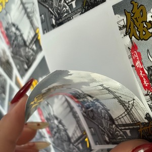 สติกเกอร์อนิเมะแบบพรีเมียมสั่งทำพิเศษ พิมพ์ลายฟอยล์ทองโฮโลแกรม ติดด้วยตัวเอง วัสดุไวนิล สำหรับงานคอมมิคคอนและสินค้าที่ระลึก - Product Image 3