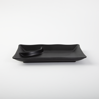 Fournisseur d'usine Plats de restaurant en mélamine en plastique noir écologique Assiettes orientales durables avec trempette à la sauce soja pour les fêtes