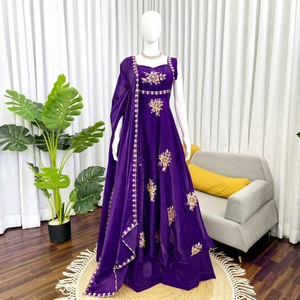 ชุดเดรสยาวปักลายดอกไม้สีม่วงแบบ Anarkali Salwar Kameez สำหรับผู้หญิง ชุดงานแต่งงานแบบปากีสถาน - Product Image 1