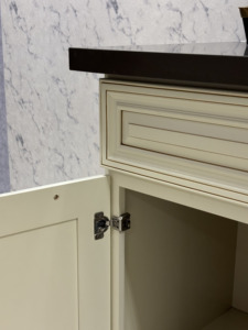 Meuble sous-vasque en bois massif avec miroir demi-lune Lavabo mélamine MDF acier marbre Comptoir salles de bains d'hôtel - Product Image 5