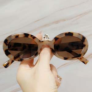 Lunettes de soleil ovales rétro tendance 2025 pour femme, protection UV400, couleur gelée, lunettes rondes pour femme - Product Image 3