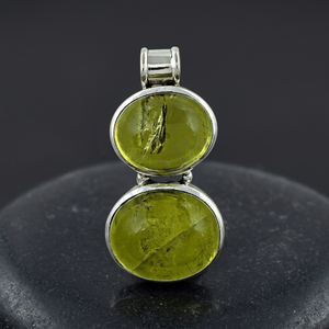 Pendentif en argent de haute qualité Art Palace avec pierre précieuse en quartz citron, pendentifs et breloques unisexes en provenance du Rajasthan - Product Image 1