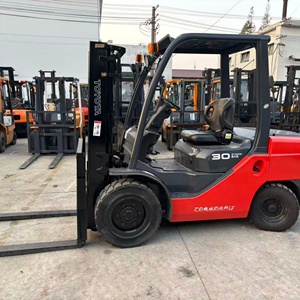 Montacargas Diésel de 3 Toneladas, Modelo 30 SAS, Asiento Rojo, Tipo Industrial, con Mástil de Dos Etapas y Neumáticos para Uso en Exteriores - Product Image 1