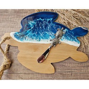 Tabla de charcutería de tortugas marinas de arte oceánico de resina, tabla de queso de bambú de tortuga marina elevada con arte de resina de ola oceánica - Product Image 1