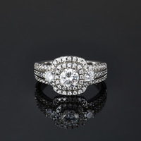 Bague de luxe en argent sterling 925 avec moissanite unique 0,5 ct taille brillant rond plaqué rhodium certifiée GRA, cadeau de mariage pour femme