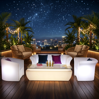 Table de bar carrée moderne en plastique lumineux à LED avec tabourets – Mobilier commercial – Siège de bar bas