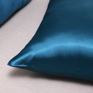 Prix d'usine, faible MOQ, taie d'oreiller en satin uni 100% polyester de haute qualité avec fermeture à rabat pour usage domestique et hôtelier - Product Image 5