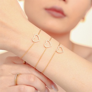 Ensemble de bijoux délicats pour femmes, collier et bracelet en acier inoxydable plaqué or avec pendentif cœur en zircon - Product Image 2