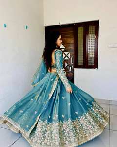 Lehenga Choli Tradicional de Alta Demanda para Fiestas, con Lentejuelas Pesadas de 5mm, Bordado con Hilo Zari, Secado Rápido, Seda Fendy - Product Image 2