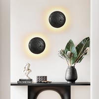 Applique murale moderne minimaliste en pierre noire, lampe verticale longue en travertin avec éclairage d'ambiance LED blanc chaud pour couloir et entrée