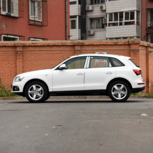 <span class=keywords><strong>Audi</strong></span> <span class=keywords><strong>Q5</strong></span> 2016 40 TFSI Turbo <span class=keywords><strong>SUV</strong></span> Usata, Guida a Sinistra, Sedili in Pelle, Cerchi R18, Interni Scuri - Product Image 3