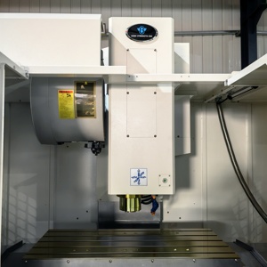 Centre d'usinage CNC multiaxes Cnc vertical Type suisse Moulin tour Combo - Product Image 2