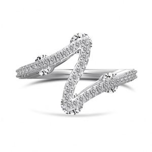 Bague de mariage géométrique en argent S925 plaqué or, design tendance Dylam, bijoux fins et élégants, zircone 5A, pour femmes. - Product Image 1