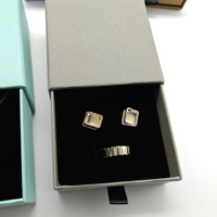 Boîte élégante en papier avec insert en éponge pour boucles d'oreilles et bagues, mini-boîtes à bijoux colorées réutilisables, vente en gros
