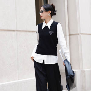 Gilet en tricot pour femmes Vente en gros en usine Pull à col rond en laine mérinos noire Pull pour femmes sans manches - Product Image 3