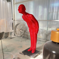 Maßgefertigte Fabrikverkauf Rote Fiberglas-Statue eines Betenden Mannes Große Outdoor-Fiberglas-Skulptur