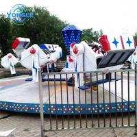 Les enfants jouent au parc d'attractions fantaisie Machine Rides Air Bumps Space Dance Ride