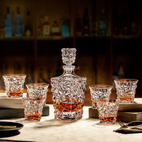 En stock ensemble de carafe en verre de whisky à motif de fissure de glace, verres à vin, chopes à bière en verre de cristal