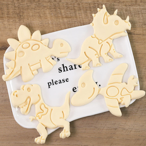 Lot de 4 emporte-pièces dinosaures – Moules à biscuits en plastique motif dinosaure de dessin animé pour la pâtisserie des enfants – Outils de pâtisserie DIY pour fondant - Product Image 5