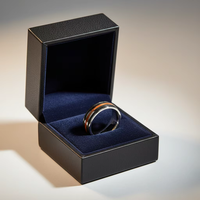 Bague de mariage en tungstène de 8 mm, argentée et polie, avec incrustation en bois de sureau noir et incrustation en bois de fût de whisky pour homme