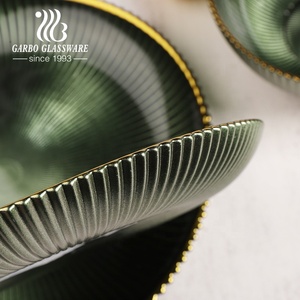 Assiettes de présentation <span class=keywords><strong>en</strong></span> <span class=keywords><strong>verre</strong></span> <span class=keywords><strong>gravé</strong></span> vert vintage de 13 pouces, vaisselle <span class=keywords><strong>en</strong></span> <span class=keywords><strong>verre</strong></span> transparent avec bord doré, vente <span class=keywords><strong>en</strong></span> gros - Product Image 3