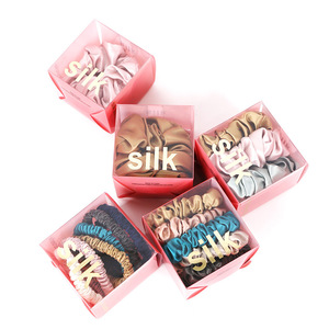 Bán Buôn 19 /22Mm Lụa Scrunchie Nhỏ Đóng Gói Hộp Lụa Satin Tóc Tie Lụa Scrunchies <span class=keywords><strong>PVC</strong></span> Hộp - Product Image 3