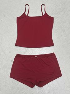 Ensemble de vêtements décontractés pour femmes sans manches en tricot au-dessus du genou - Ensemble de pyjama en jersey uni avec débardeur et short pour le printemps/été - Product Image 2