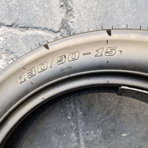 Pneus de moto tout-terrain de haute qualité, pneus tubeless 130/90-15 130-90-15 15 pouces - Product Image 5