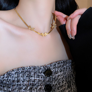 Ensemble de bracelet et collier papillon réglable vintage français |   Chaîne en acier inoxydable plaqué or 18K PVD |   Chic et élégant - Product Image 4