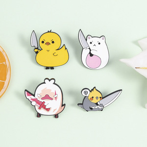 Precio al por mayor de fábrica: Broches de metal de animales con diseño de pato y gato divertidos y lindos con cuchillo, de esmalte suave, para mochilas y ropa - Product Image 6
