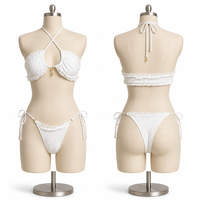 Ensemble de maillot de bain bikini pour femme en tissu texturé recyclé avec garniture en dentelle, breloque suspendue, personnalisable OEM sous marque privée