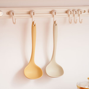 Juego de cucharas de silicona para sopa, utensilio de cocina reutilizable de calidad alimentaria con mango largo y grande para cocina - Product Image 1