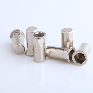 Tuerca Remachable de Acero Inoxidable 304 de Cabeza Plana y Extremo Cerrado con Medio Hexágono - Product Image 2