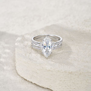 เครื่องประดับที่ดีดีไซน์ใหม่ขายส่ง unisex หรูหรา Moissanite 3ct ตัดโรเดียมชุบ925แหวนเงินสเตอริง - Product Image 3