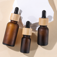 Bouteilles compte-gouttes en verre ambré en gros, logo personnalisé, 5 ml-100 ml, bouchon en bambou pour huile essentielle et cosmétiques