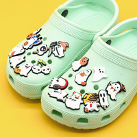 Dijes de PVC impermeables personalizados de fábrica 2D para zapatos de Halloween, con diseños de fantasma, esqueleto y calabaza, para venta al por mayor en festividades