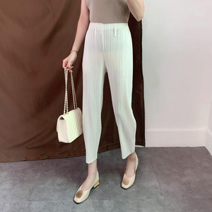 Pantaloni da <span class=keywords><strong>donna</strong></span> di grandi dimensioni pieghettati 2023 primavera ed estate nuovi pantaloni Casual pieghettati a nove gambe pieghettati bianchi - Product Image 2