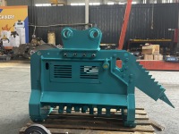 Broyeur hydraulique pour excavatrice, adapté à la taille des arbustes et au broyage des arbres sur site.