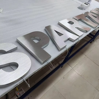 Logo Perusahaan Huruf Timbul 3D Logam Lampu LED Luar Ruangan Nama Bisnis Tanda Lampu LED Logo Kustom Tanda Logam Iklan