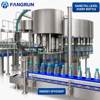 Machine de remplissage automatique d'eau potable pure minérale en bouteille PET avec rinçage, remplissage et bouchage à sortie stable