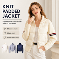 Blouson matelassé pour femme en techniques mixtes, 90% duvet de canard blanc, manches en tricot matelassées, col montant, coupe courte, marque privée