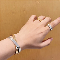 Nouvel ensemble de bagues et bracelets flexibles infinis de luxe en acier inoxydable plaqué or 18 carats pour mariage, fiançailles et soirée 2026