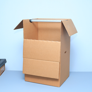 Boîte de cintres recyclable avec impression de logo personnalisable pour le stockage des vêtements Expédition élégante pour les cadeaux de chaussettes Différentes options de poids - Product Image 2