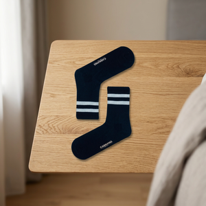 Chaussettes de sport noires à double rayure blanche en tissu tissé TR, silhouette moyenne, motif coloré, pour un style de vie actif - Product Image 3
