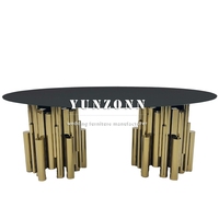 Table à manger ovale luxueuse et moderne avec plateau en verre blanc et base en acier inoxydable doré pour hôtel et cérémonies en plein air