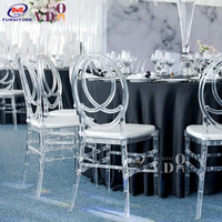 Chaise Chiavari en résine et bois transparente dorée, modèle Ghost, nouvelle collection pour mariage