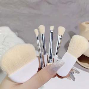Mini <span class=keywords><strong>pinceau</strong></span> de maquillage professionnel portable blanc 6 pièces OEM Mini <span class=keywords><strong>pinceau</strong></span> <span class=keywords><strong>fard</strong></span> <span class=keywords><strong>à</strong></span> paupières Blush lâche - Product Image 3